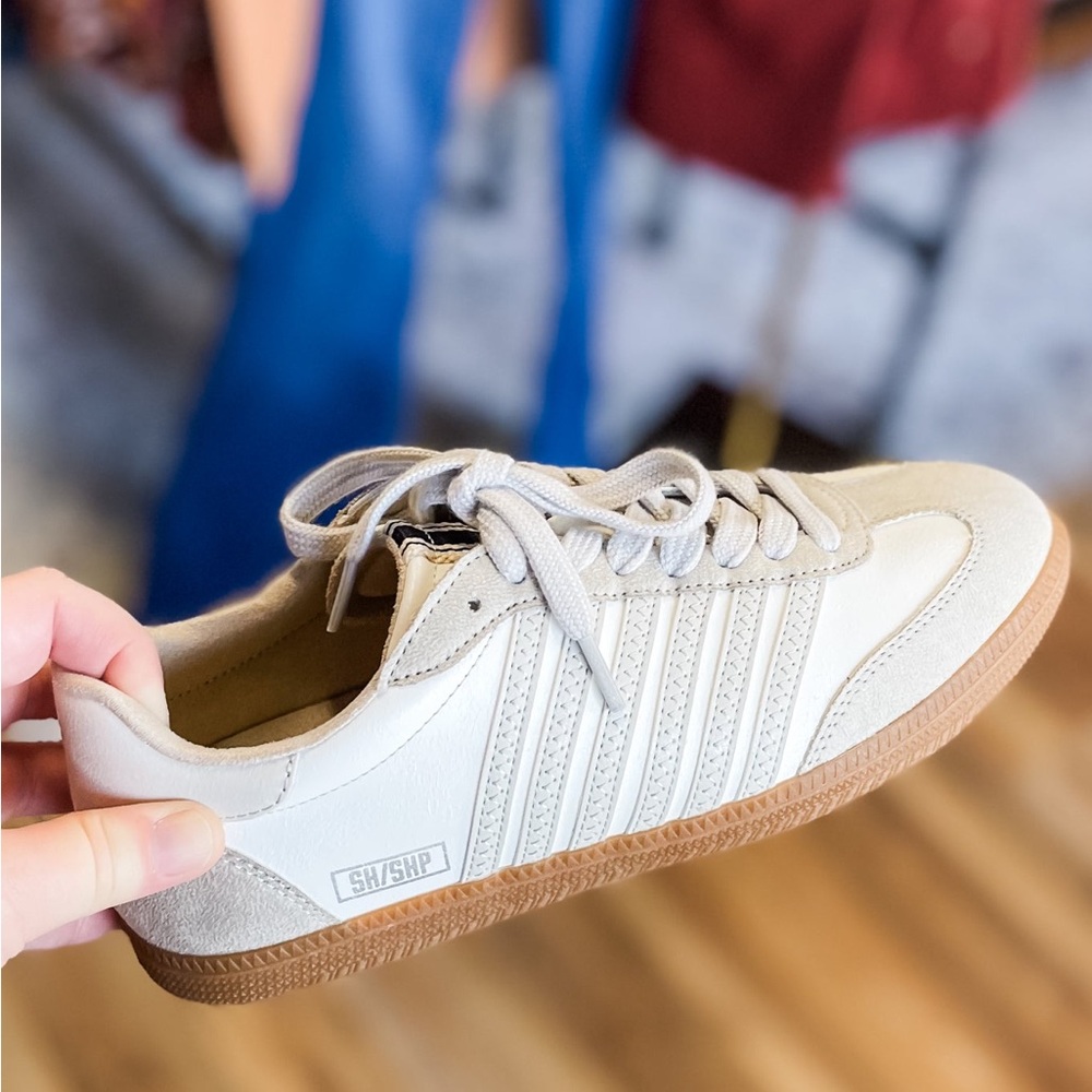 Shu Shop Stevie in White casual fashion flat low profile sneaker
